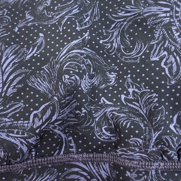Lululemon Energy Sports Bra Paisley Pattern Size 2 - Picture 4 of 5
